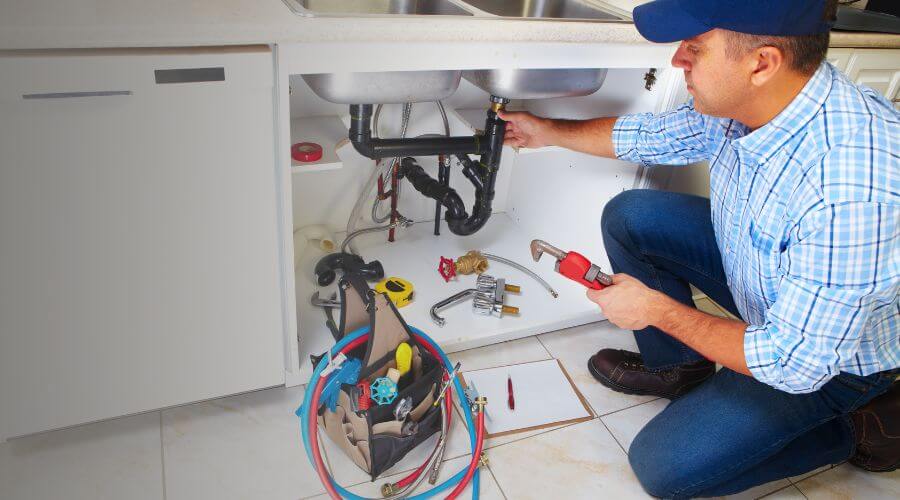 Expert burst pipe repair services in Sandoval, IL